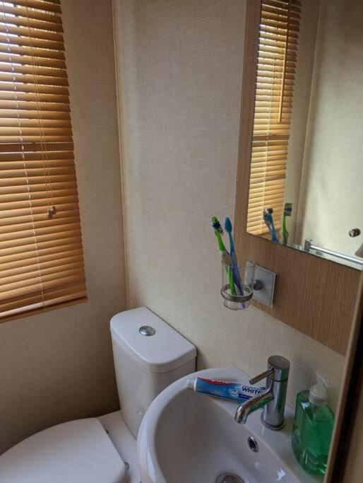 6 Berth Holiday Home On Ocean Edge Near Morecambe 希舍姆 外观 照片